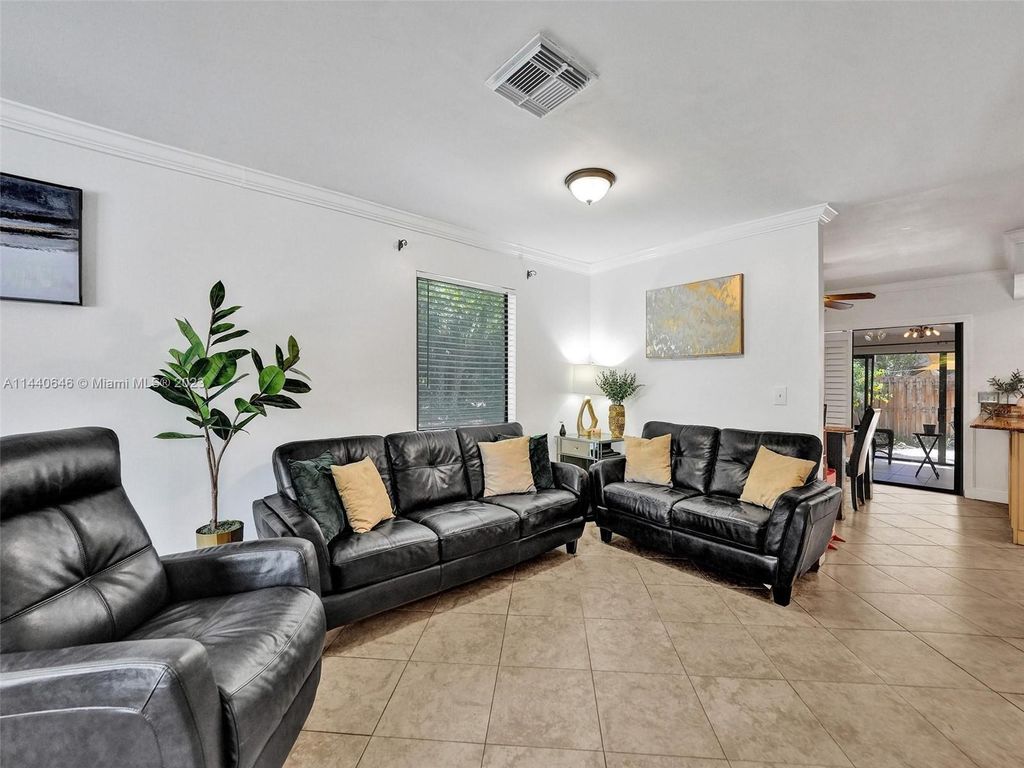 Photo of 416 Sandtree Dr, Palm Beach Gardens, FL 33403 (MLS # A11440646)