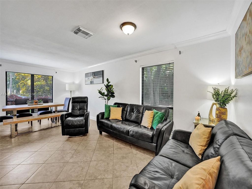 Photo of 416 Sandtree Dr, Palm Beach Gardens, FL 33403 (MLS # A11440646)