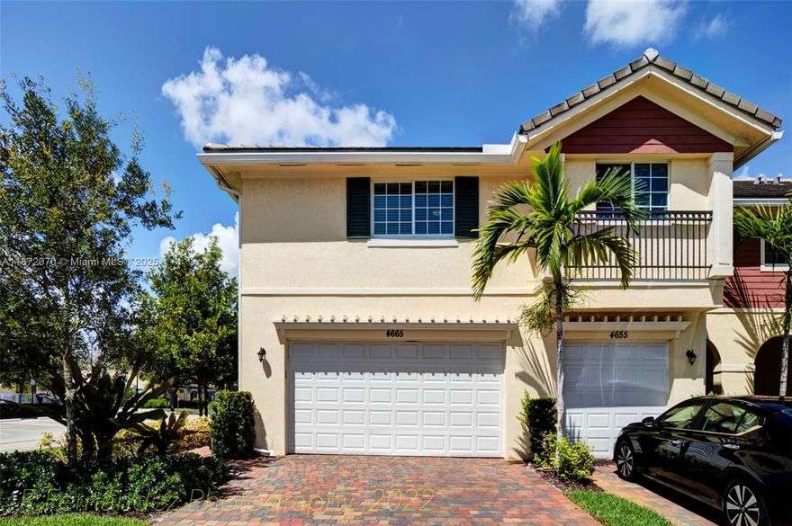 Impeccable 3 bedroom, 2.5 bathroom, 2 car garage corner unit townhouse located in the community of Saddle Bridge in Davie. This home features a large open floor plan, custom wood kitchen cabinets, granite countertops, stainless steel appliances, large cooking island, tile floors throughout the downstairs and carpet on stairs and second floor. This beautiful home in the heart of Davie is conveniently located near NSU, Major Shopping Plazas, Walmart, HardRock Cafe and Casino, pretty much everything!