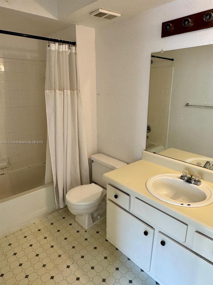 ISLES AT LAGO MAR CONDO - Residential