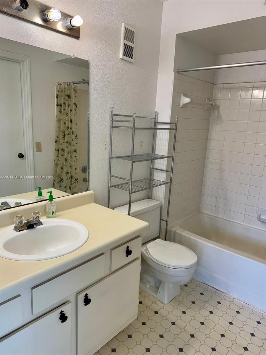 ISLES AT LAGO MAR CONDO - Residential