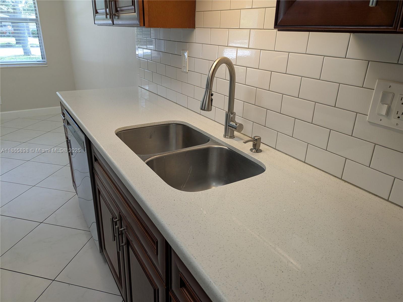 ISLAND VIEW - Residential Lease