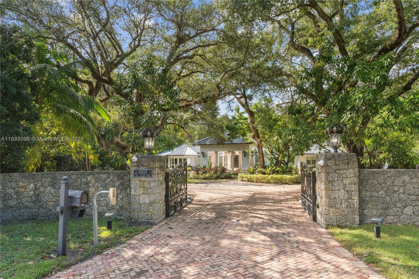 9400 Old Cutler Rd, Coral Gables, Miami-Dade County, Florida - 6 Bedrooms  
6.5 Bathrooms - 