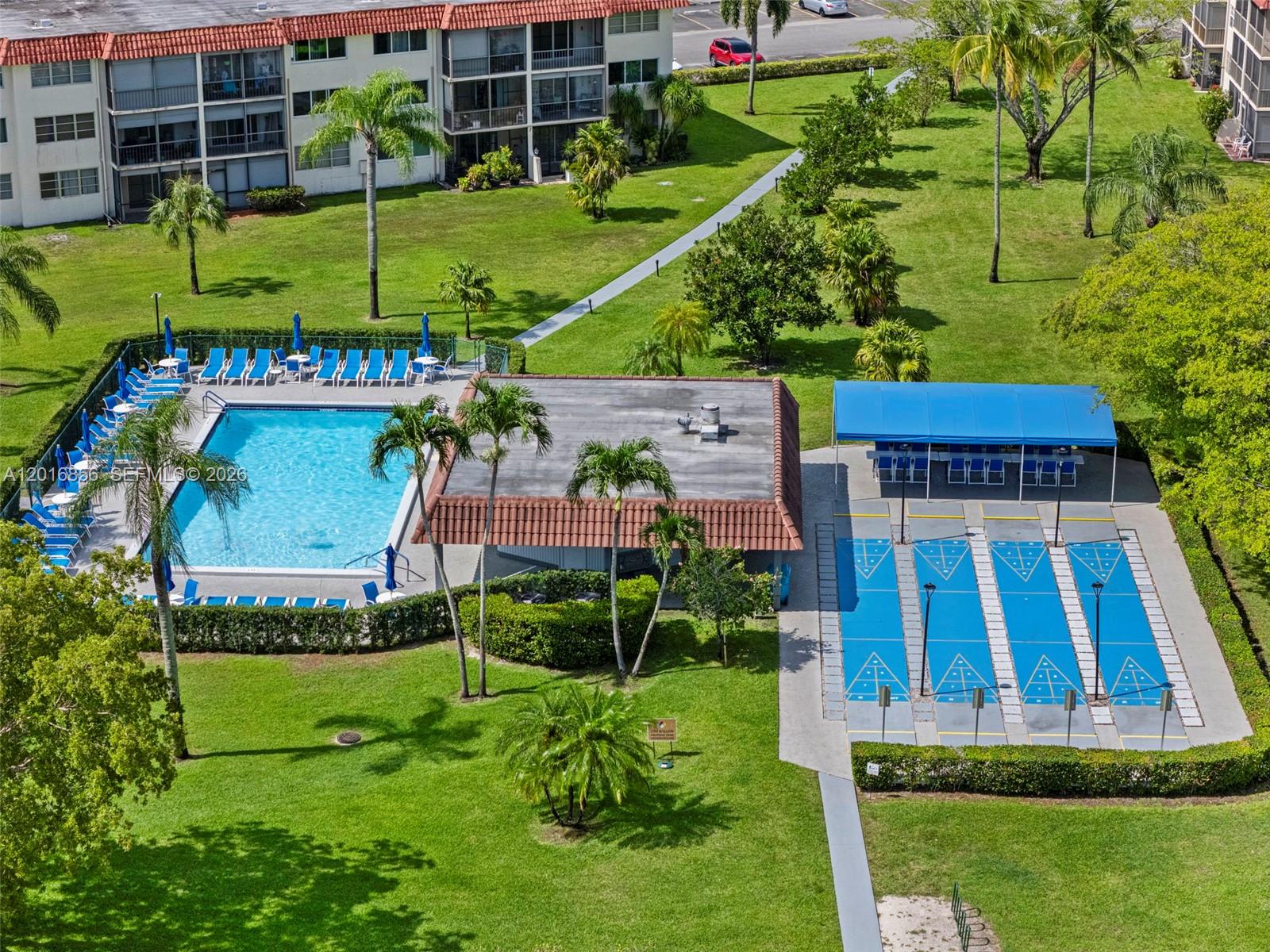 HOLLYBROOK GOLF AND - Residential