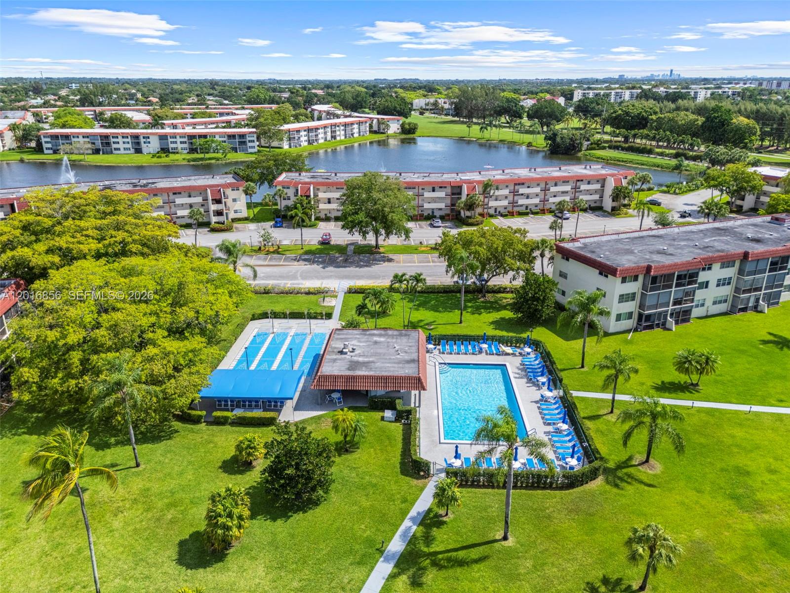 HOLLYBROOK GOLF AND - Residential