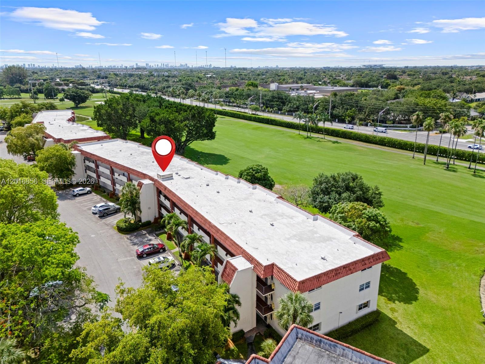 HOLLYBROOK GOLF AND - Residential