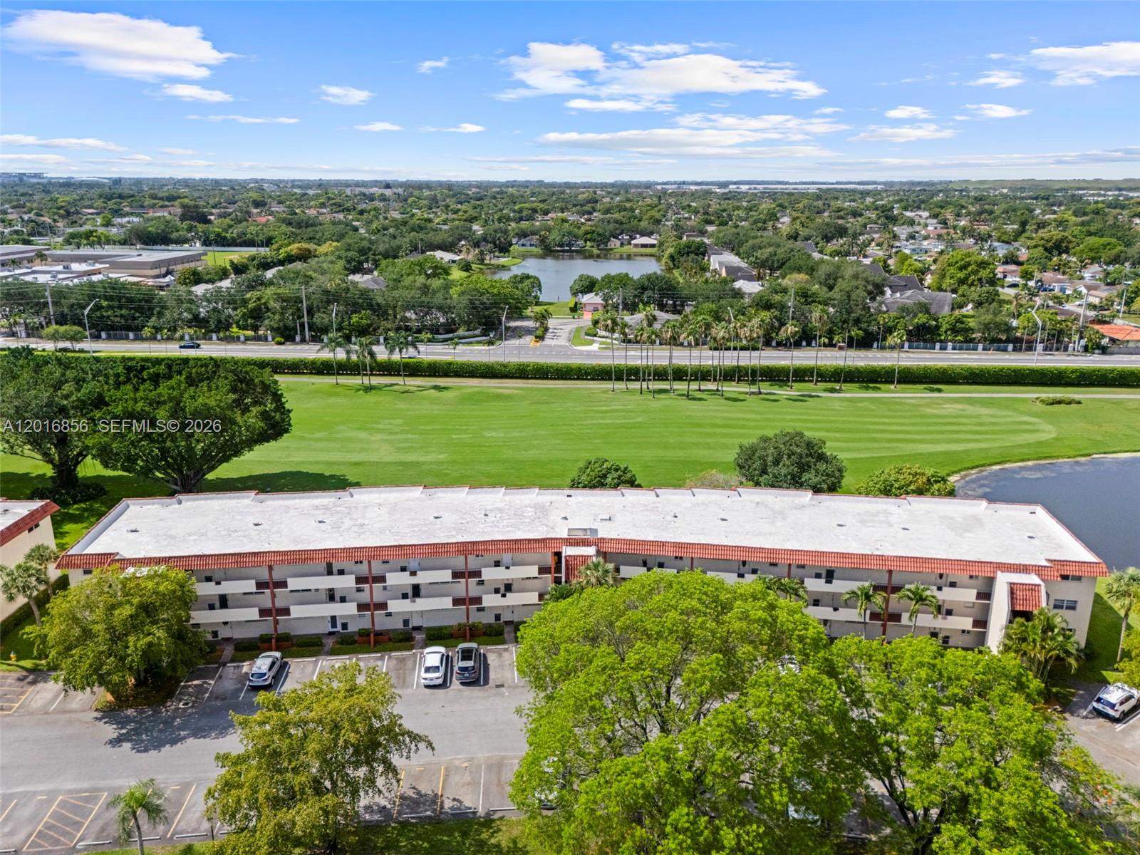HOLLYBROOK GOLF AND - Residential