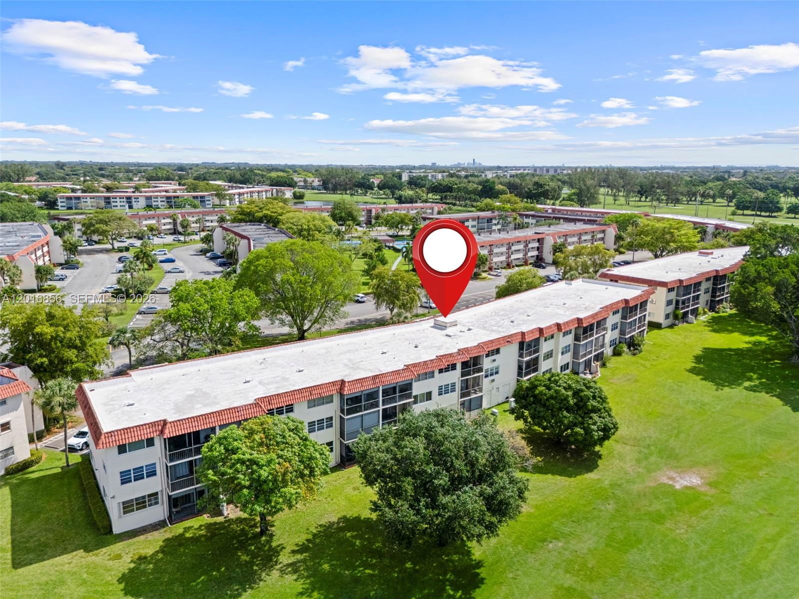 HOLLYBROOK GOLF AND - Residential