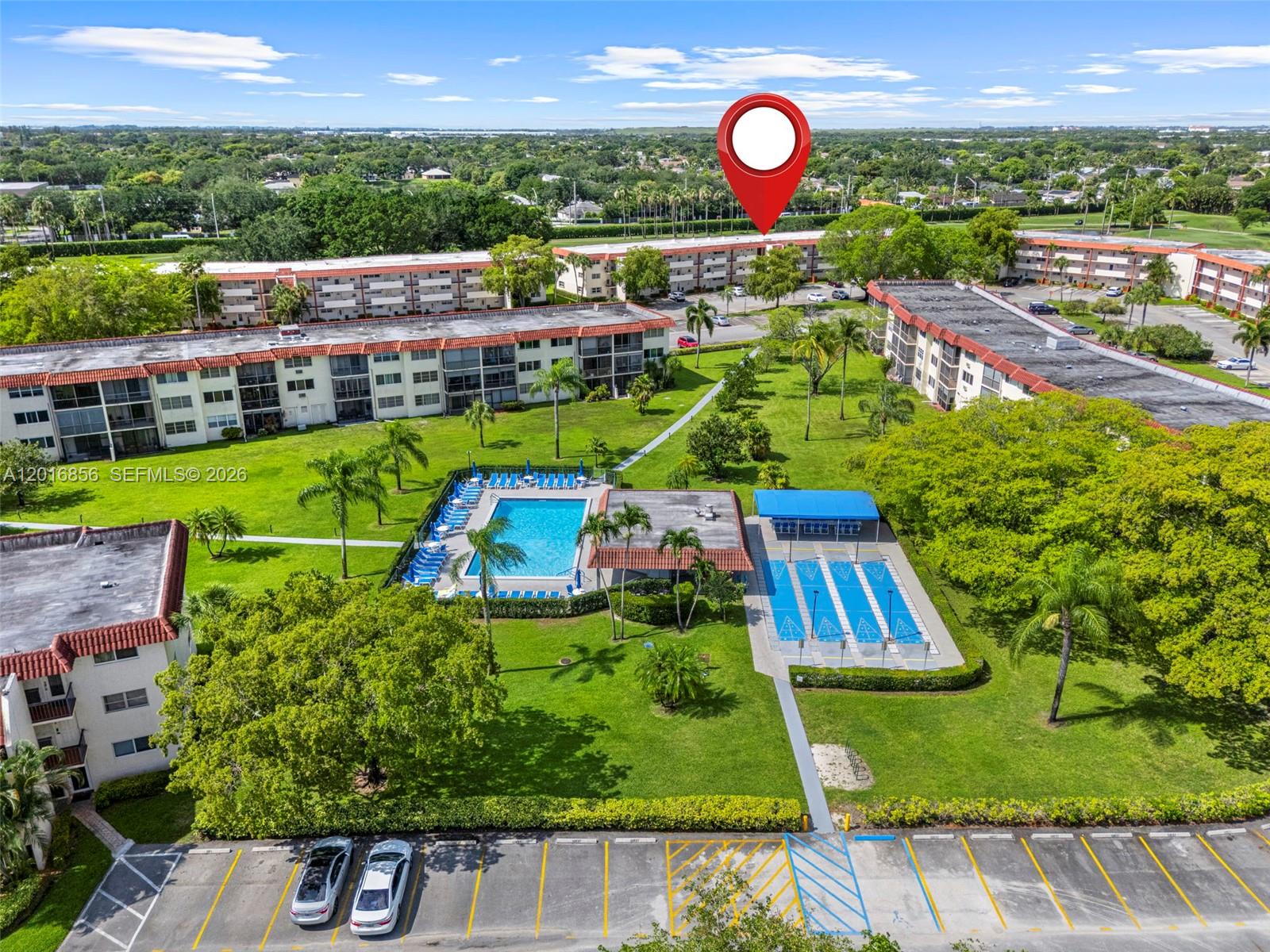 HOLLYBROOK GOLF AND - Residential