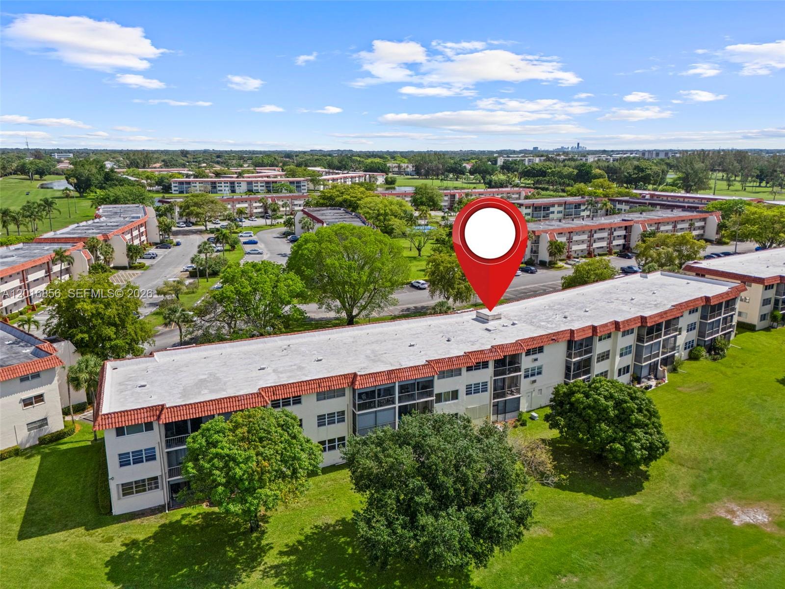 HOLLYBROOK GOLF AND - Residential