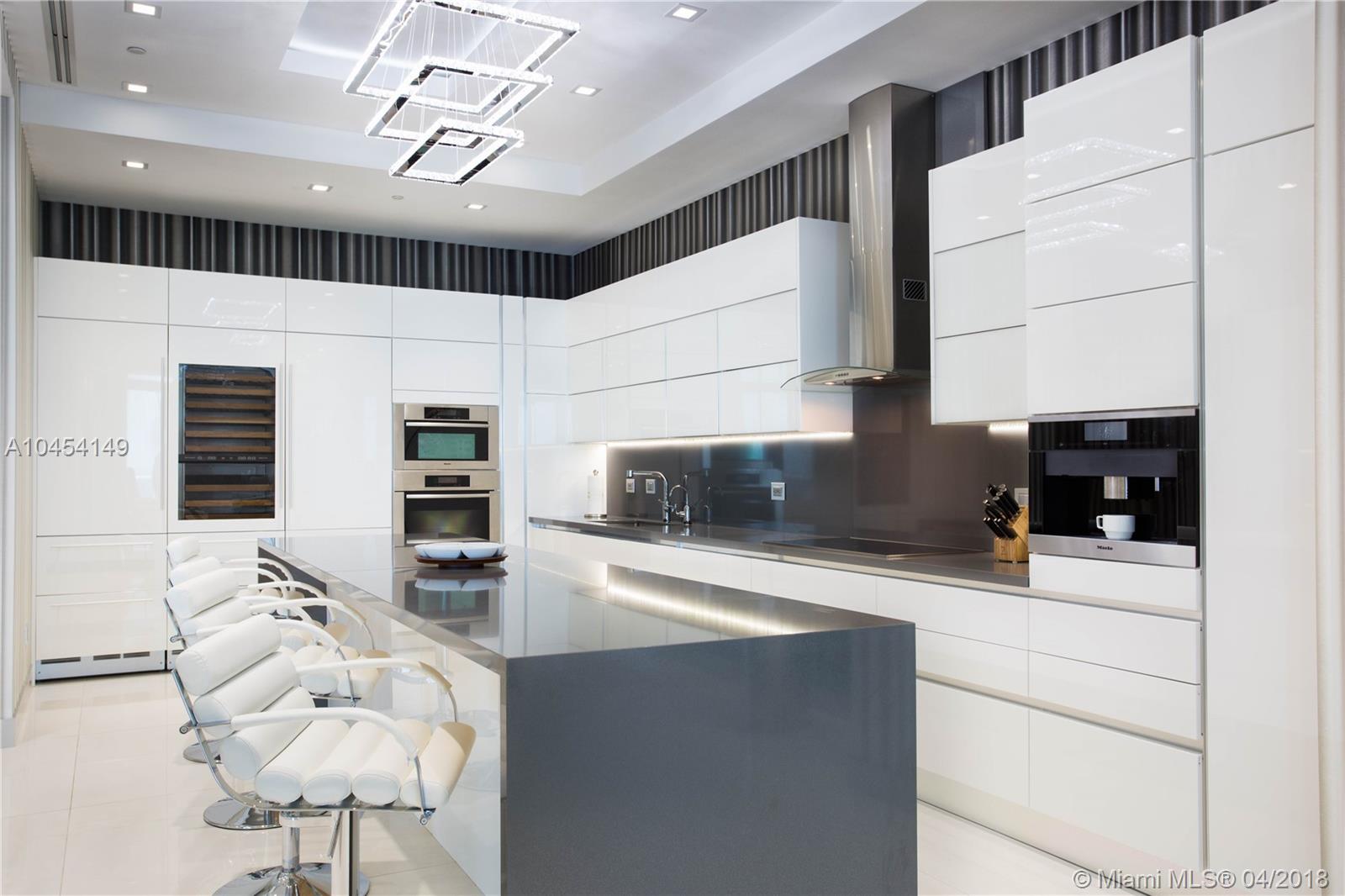 2711 HOLLYWOOD BEACH COND - Residential