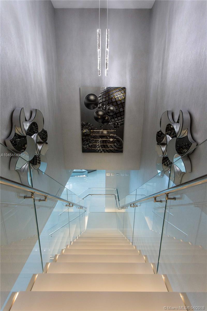 2711 HOLLYWOOD BEACH COND - Residential