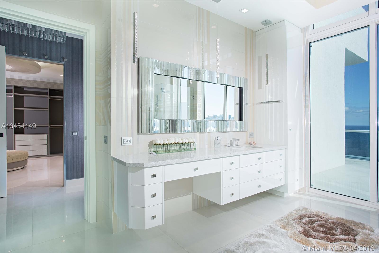 2711 HOLLYWOOD BEACH COND - Residential