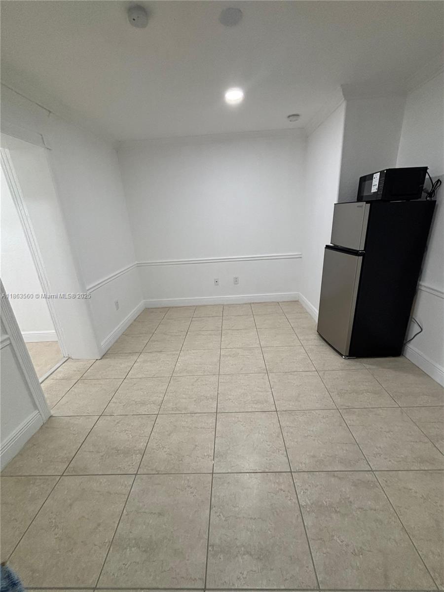 New/remodeled studio. Located close to Publix and Presidents Super Market, Walmart supercenter, Baptist Homestead Hospital Homestead & Miami Dade college. Convenience location near Turnpike. Utilities Included: Electricity, water & sewer. First month + Security deposit. Call me for details. We present all offers.