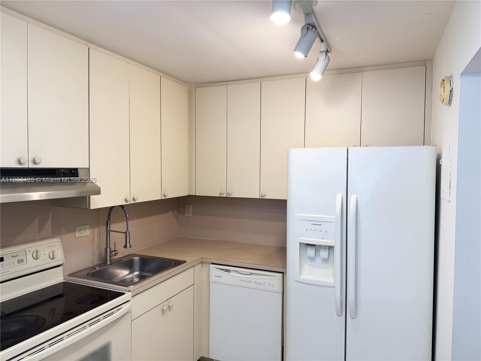 WESTCHESTER LUXURY CONDO - Residential Lease