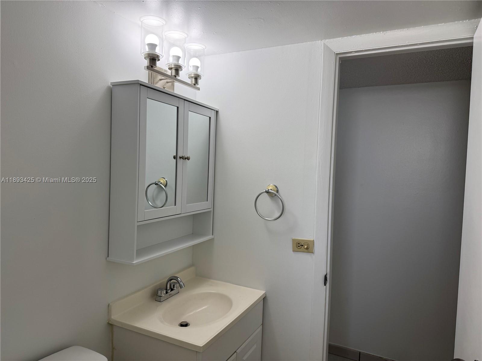 WESTCHESTER LUXURY CONDO - Residential Lease