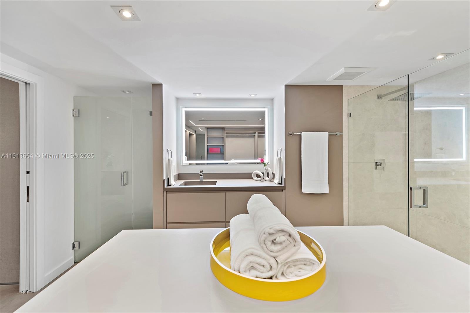 2301 Collins Ave 1004