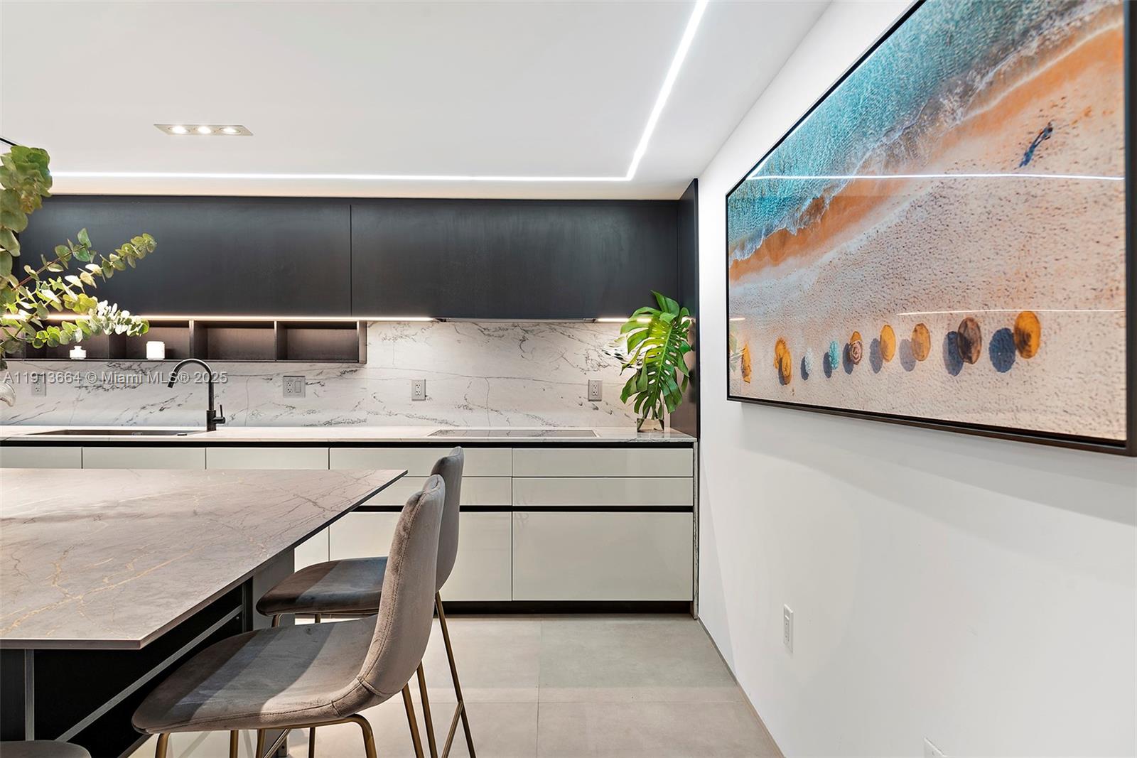 RONEY PALACE CONDO - Residential