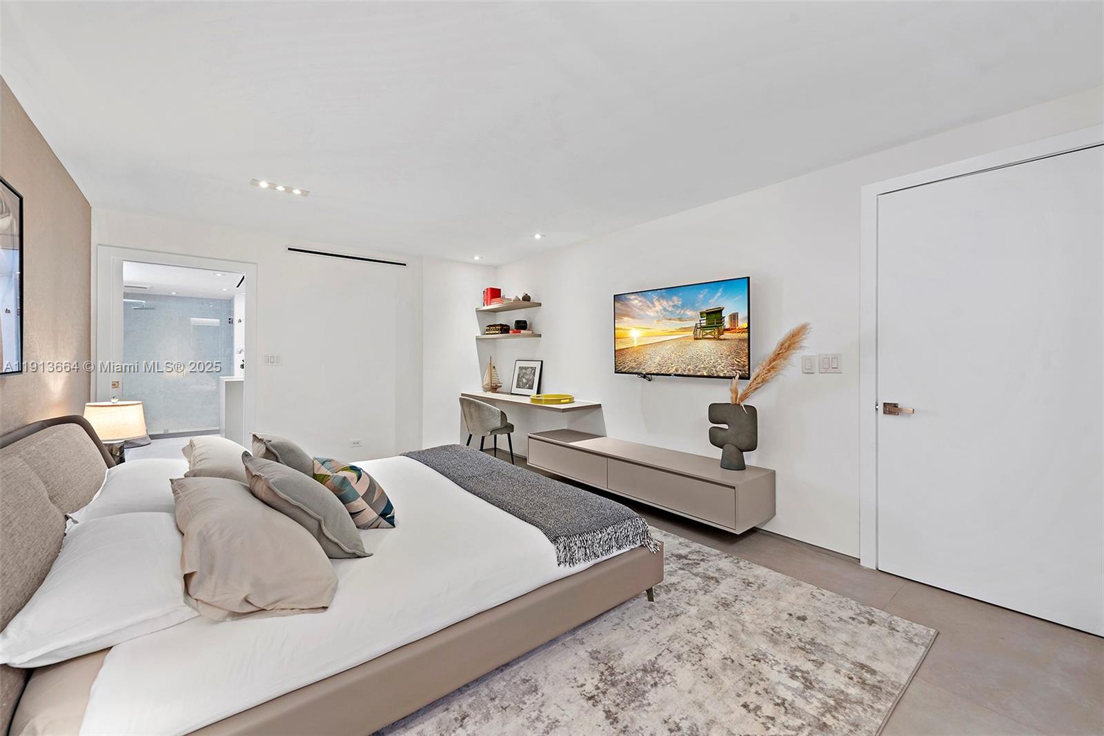 RONEY PALACE CONDO - Residential