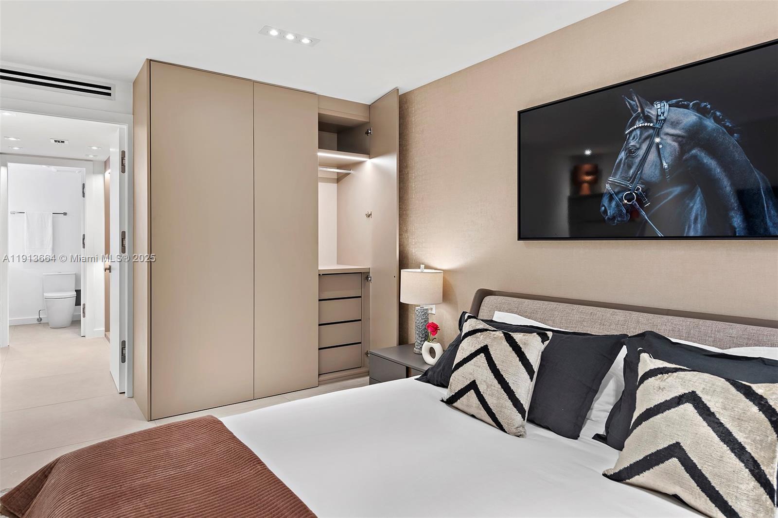 RONEY PALACE CONDO - Residential