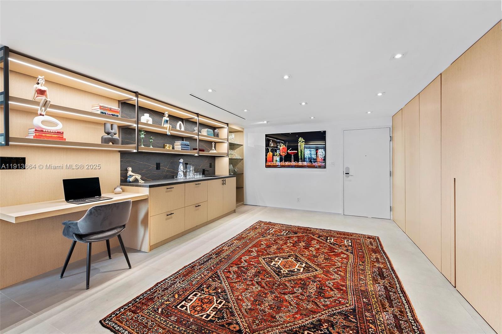 RONEY PALACE CONDO - Residential