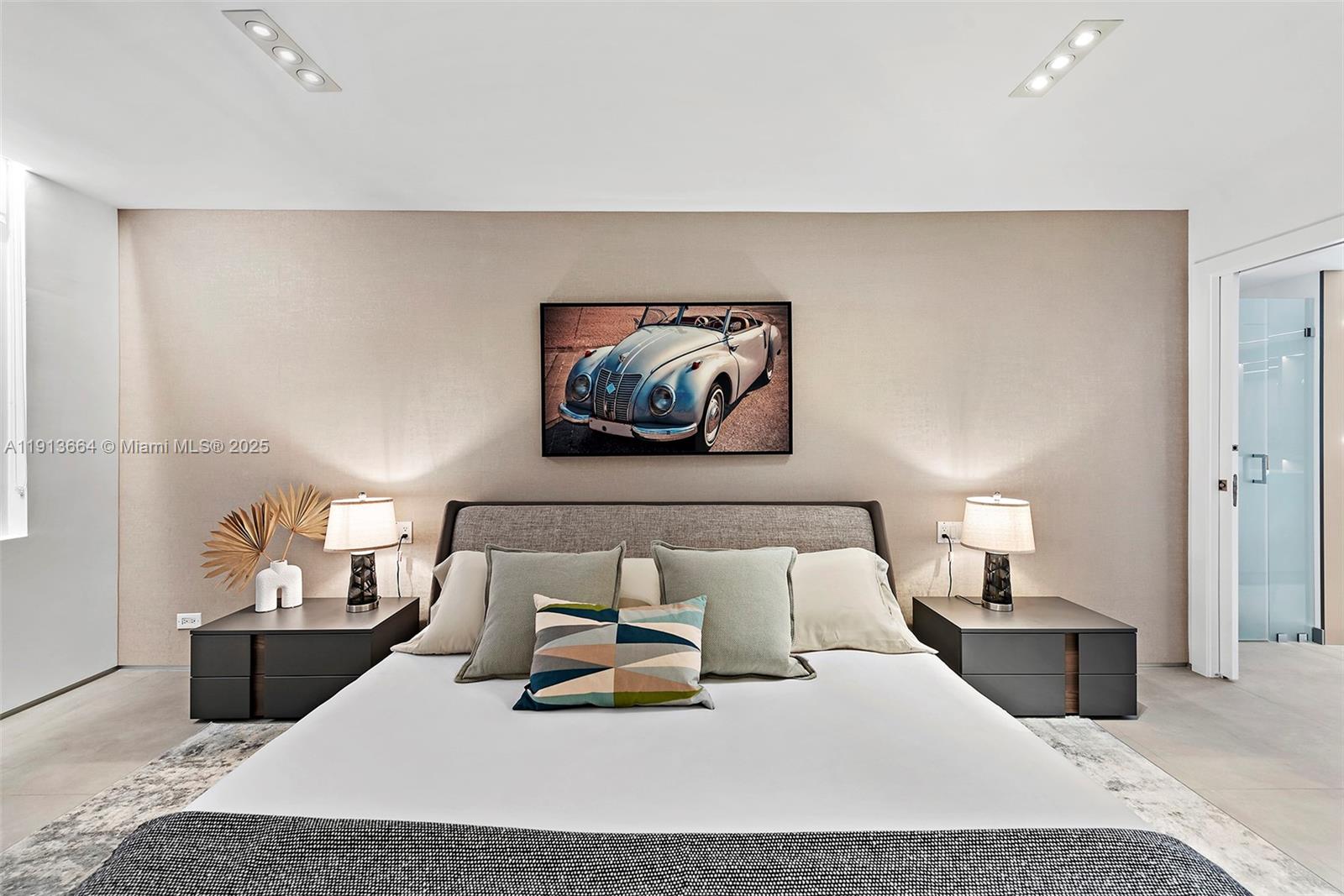 RONEY PALACE CONDO - Residential