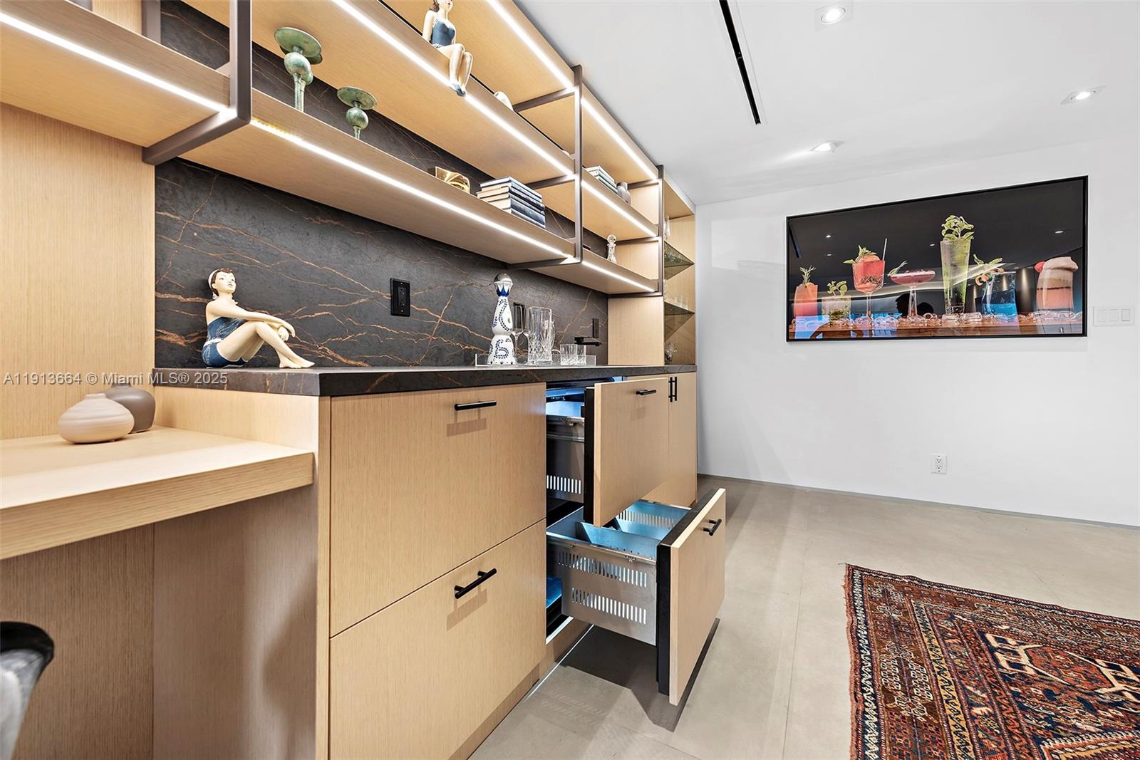 RONEY PALACE CONDO - Residential