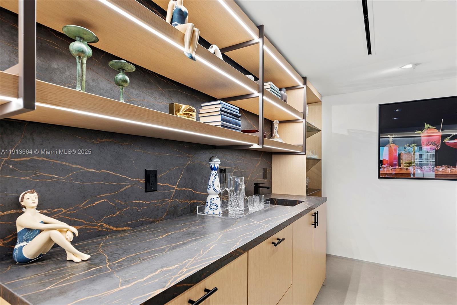 RONEY PALACE CONDO - Residential