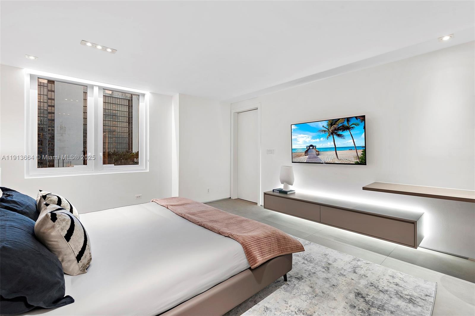 RONEY PALACE CONDO - Residential