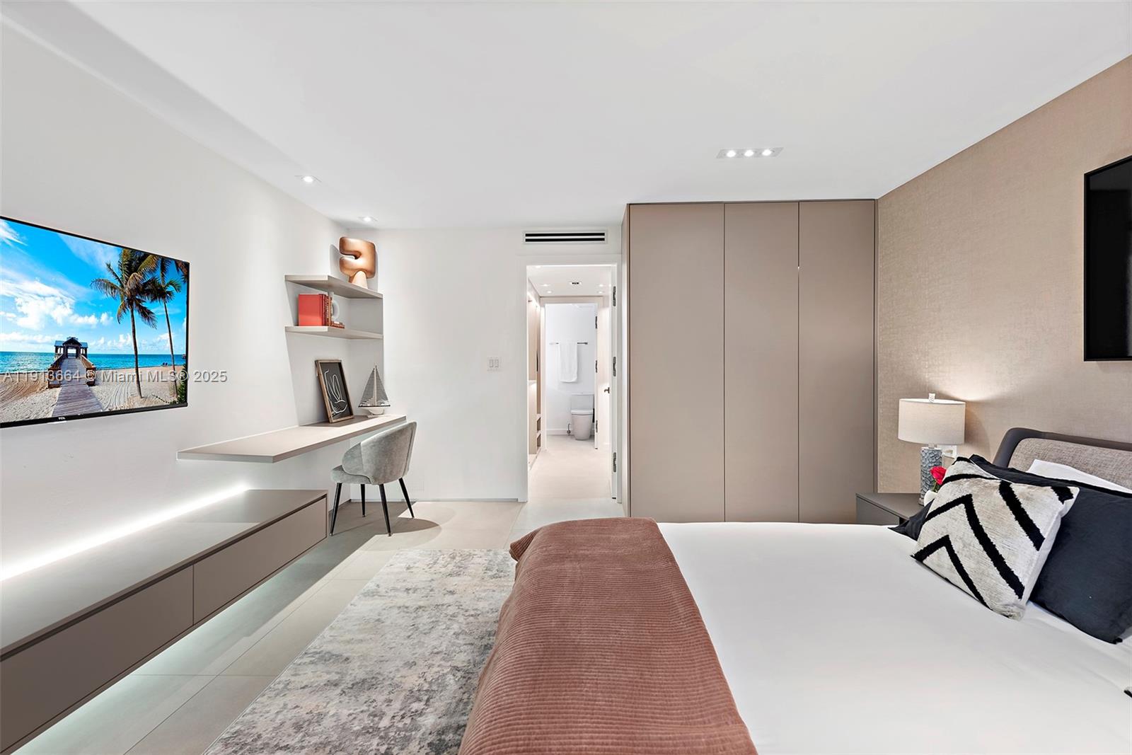 RONEY PALACE CONDO - Residential