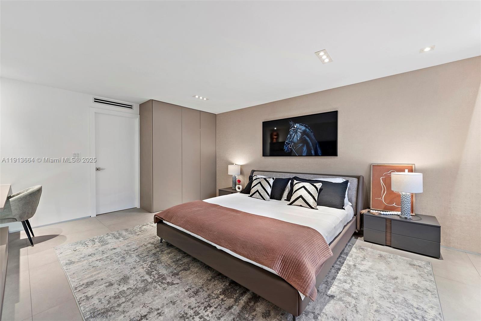 RONEY PALACE CONDO - Residential