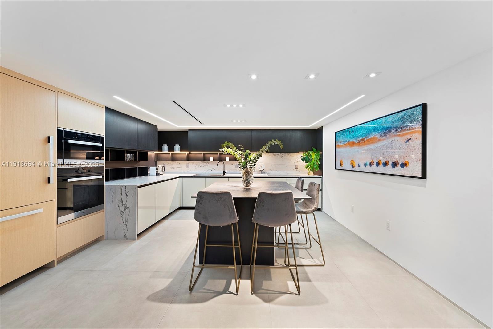 RONEY PALACE CONDO - Residential