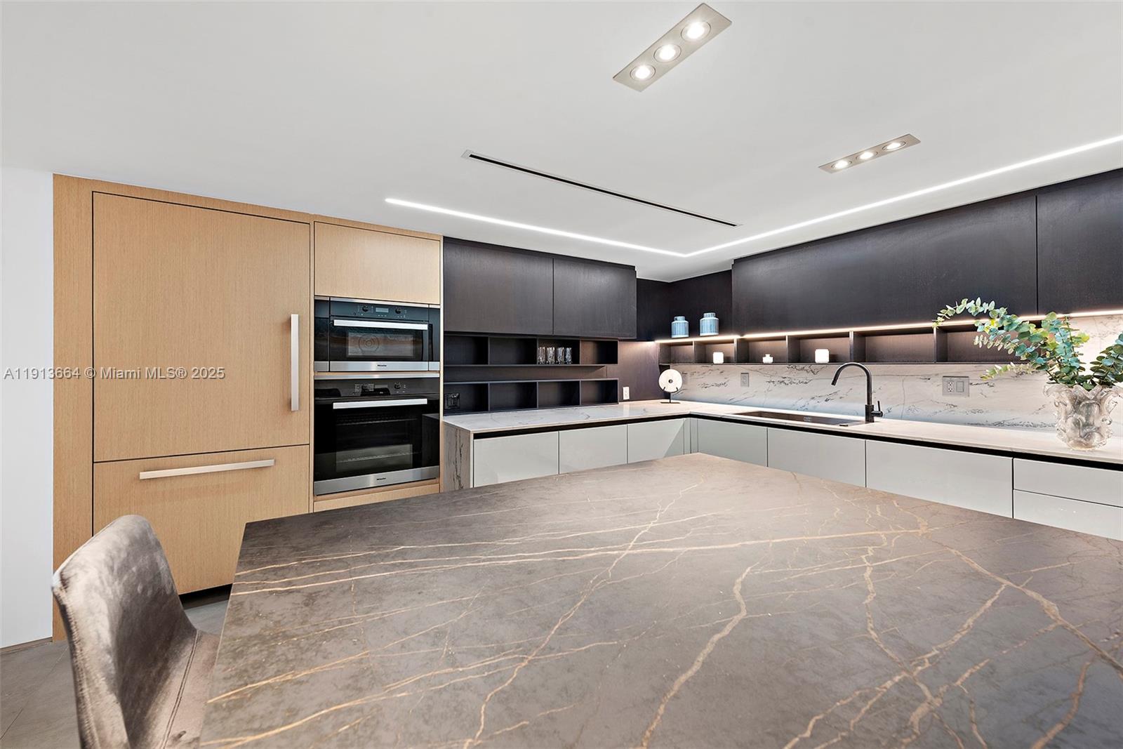 RONEY PALACE CONDO - Residential