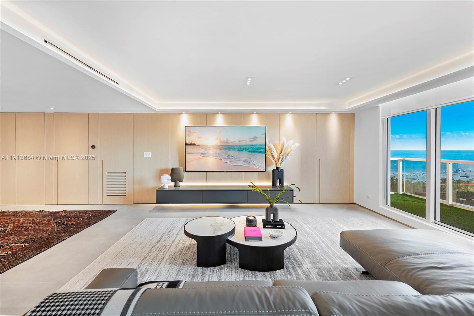 RONEY PALACE CONDO - Residential