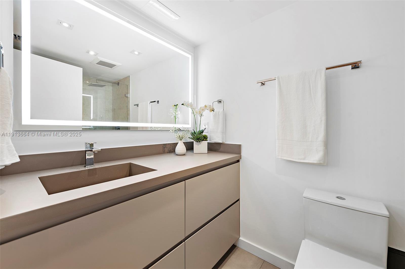 RONEY PALACE CONDO - Residential