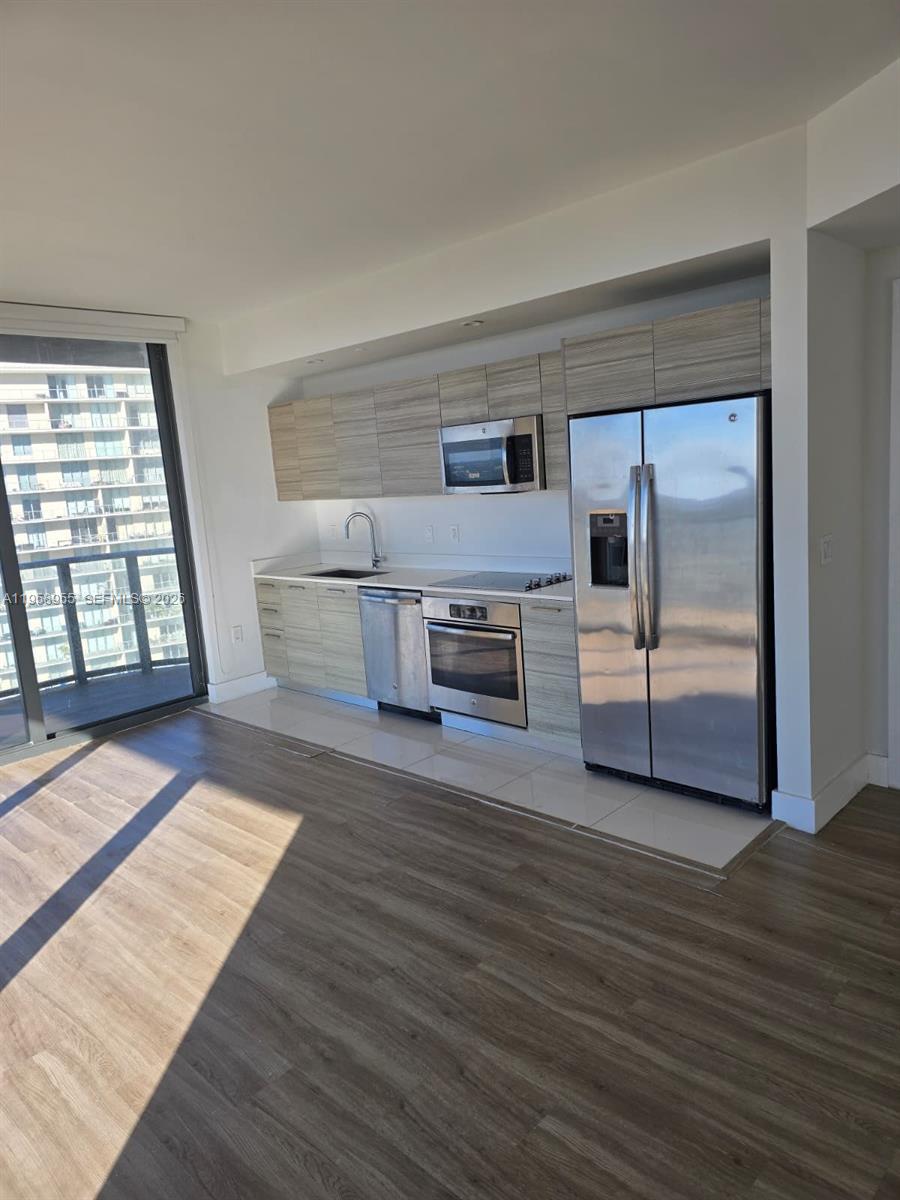 3401 MIDTOWN CONDO - Residential