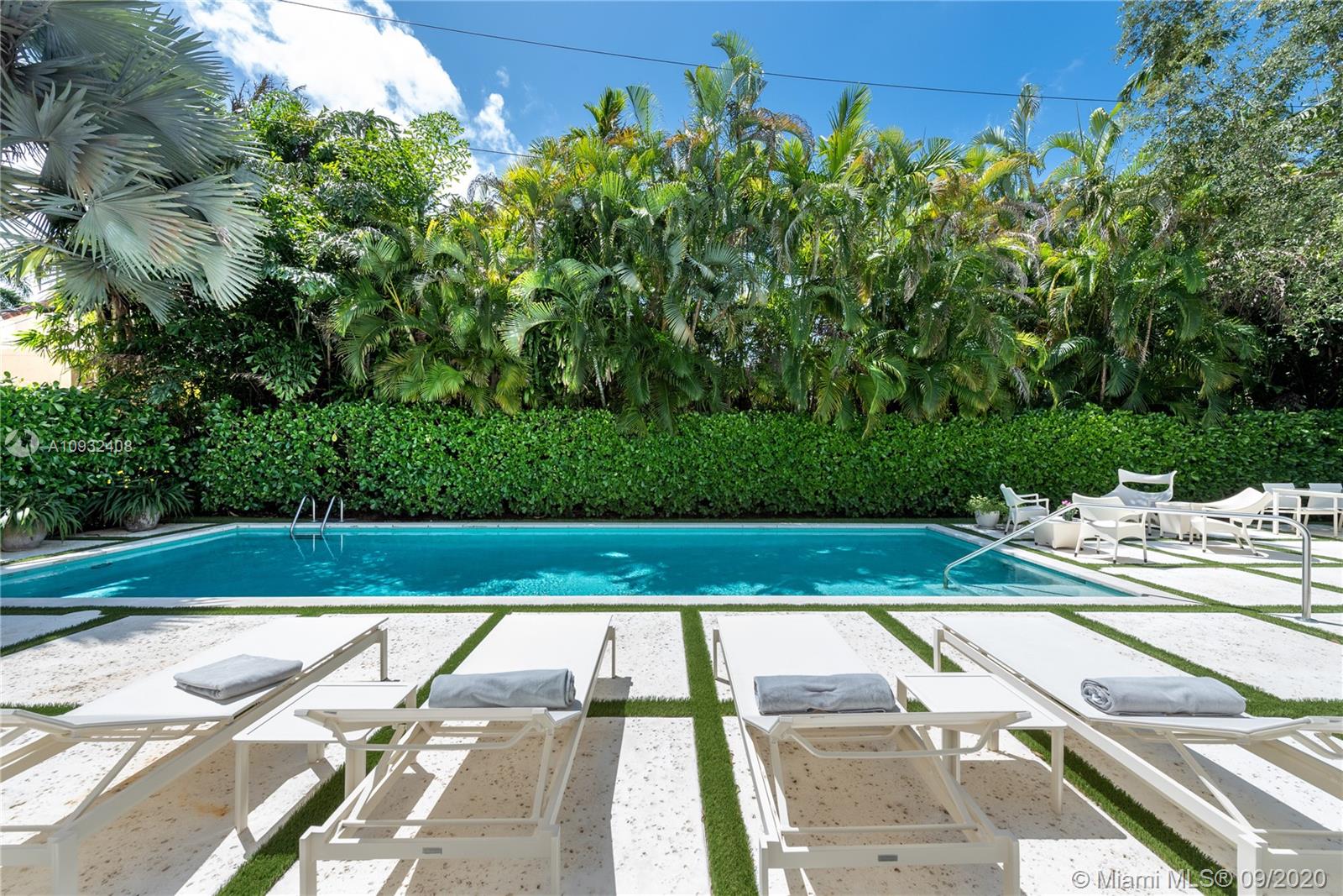 THE MOORINGS - Residential