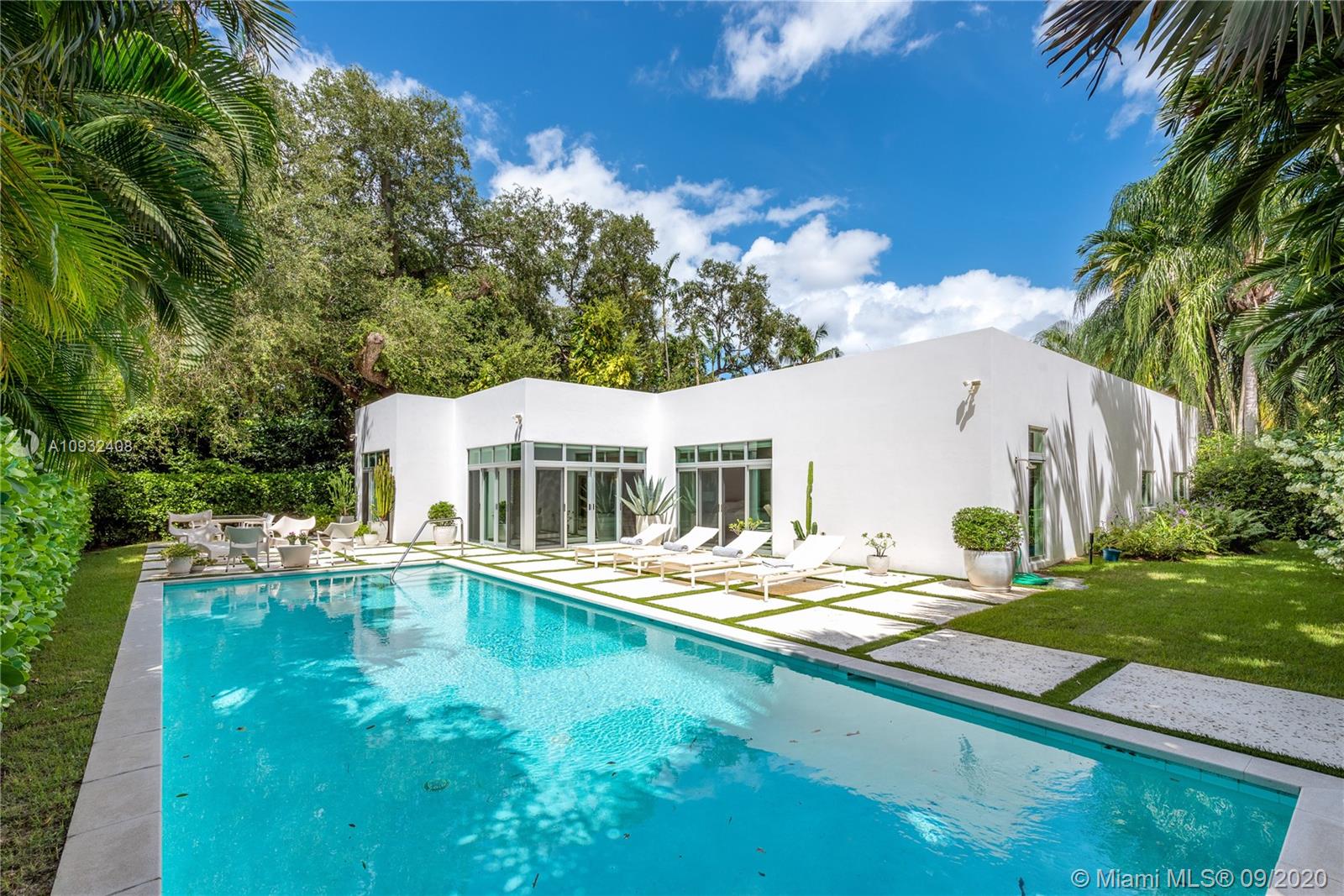 THE MOORINGS - Residential
