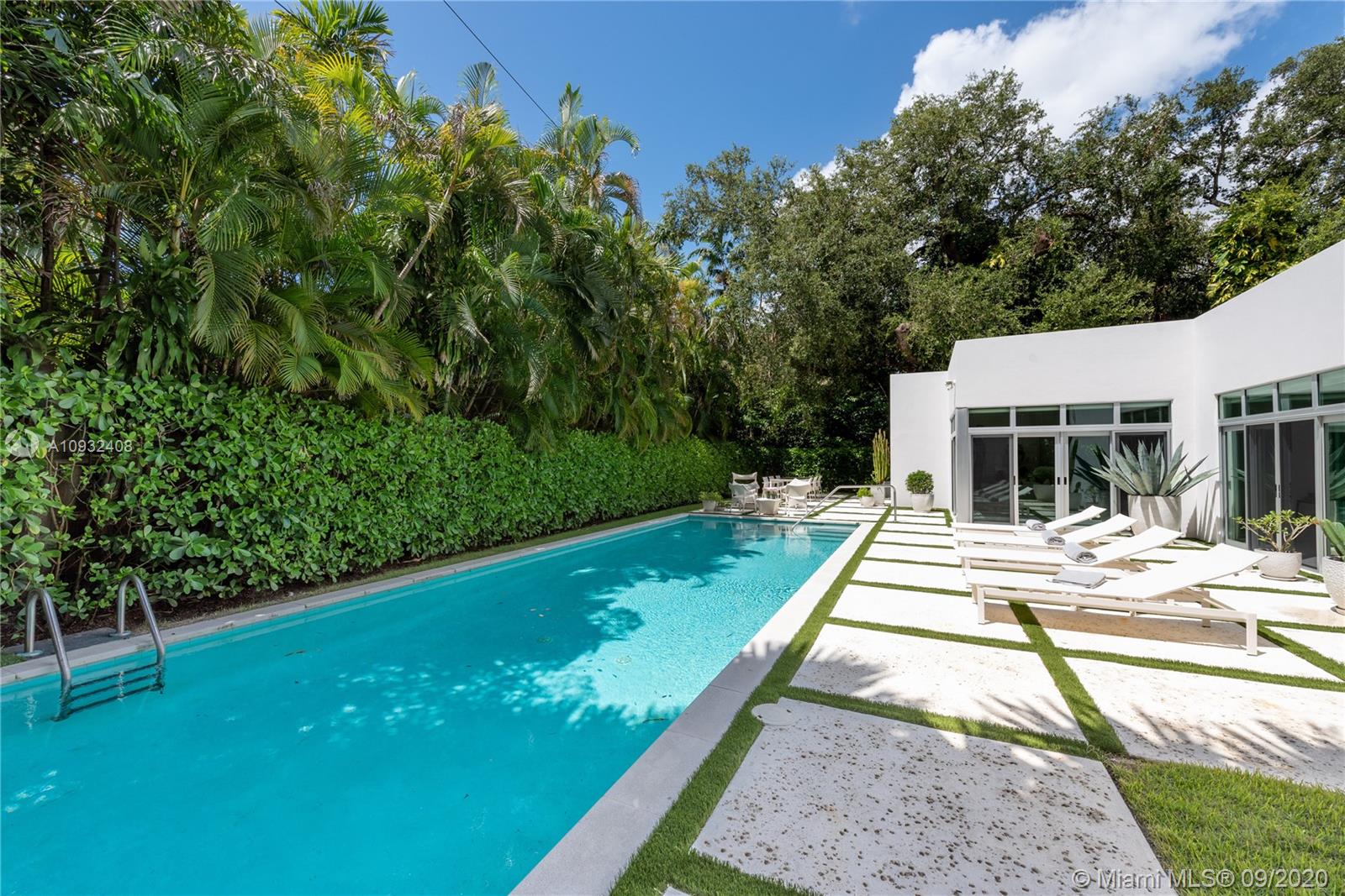 THE MOORINGS - Residential