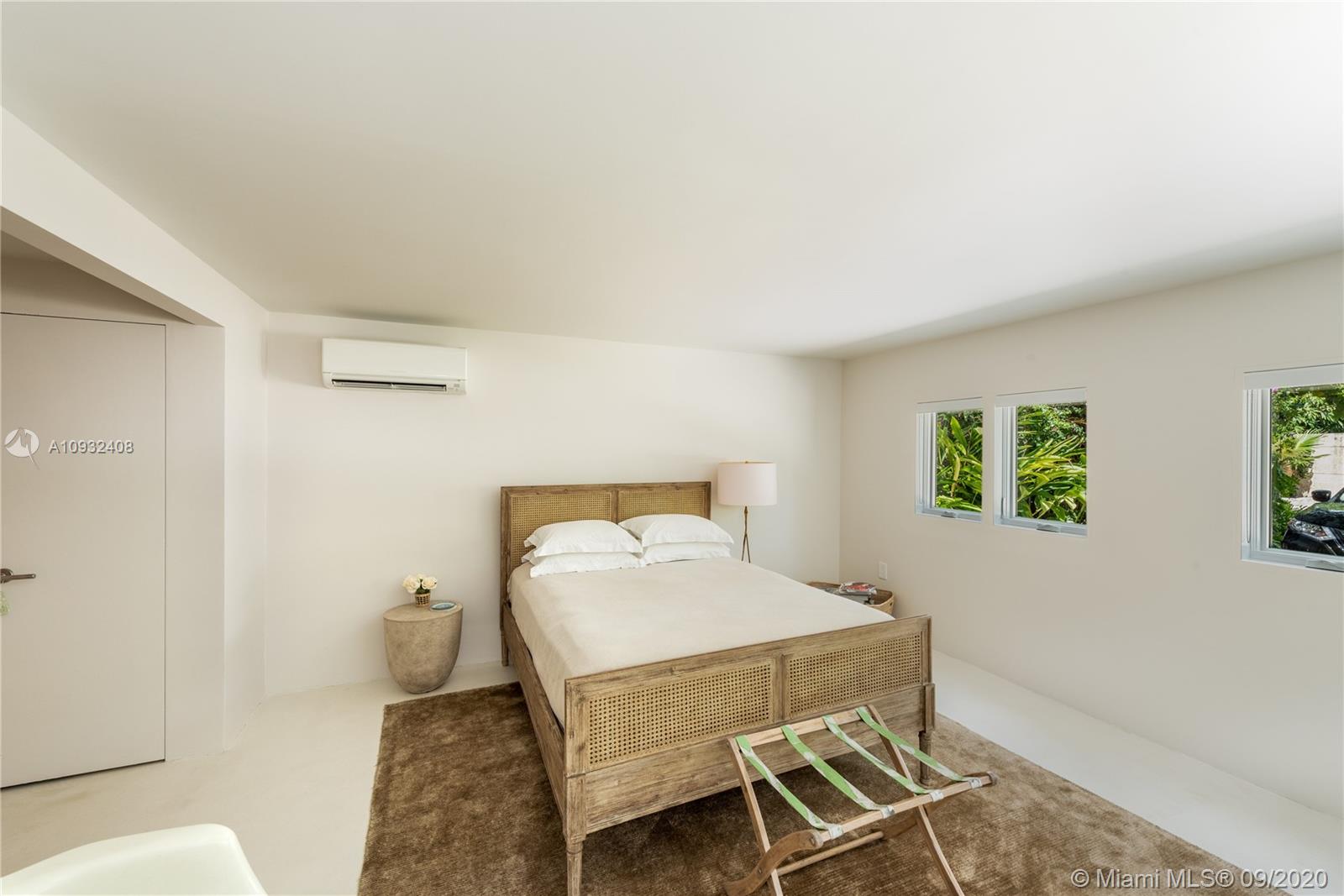 THE MOORINGS - Residential