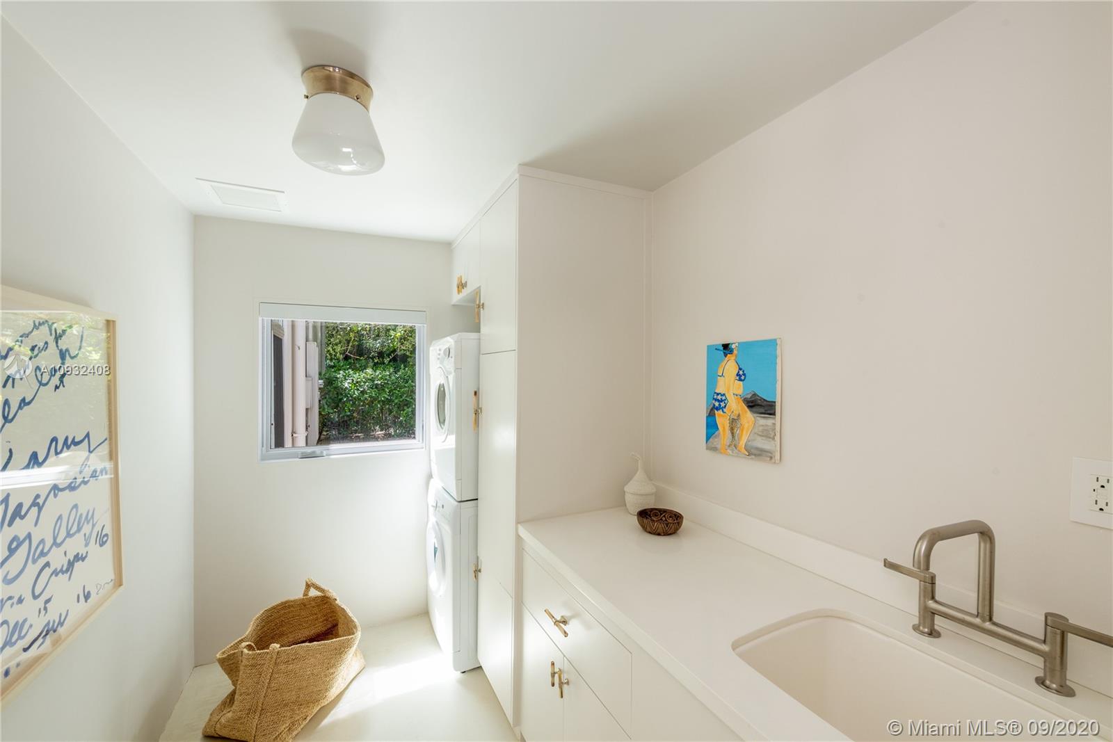 THE MOORINGS - Residential