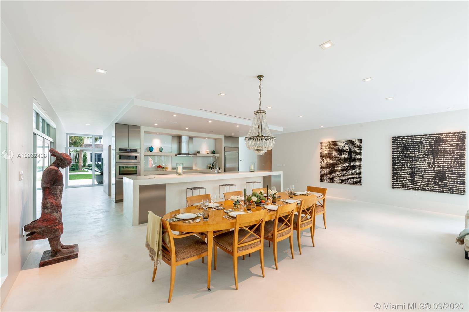 THE MOORINGS - Residential
