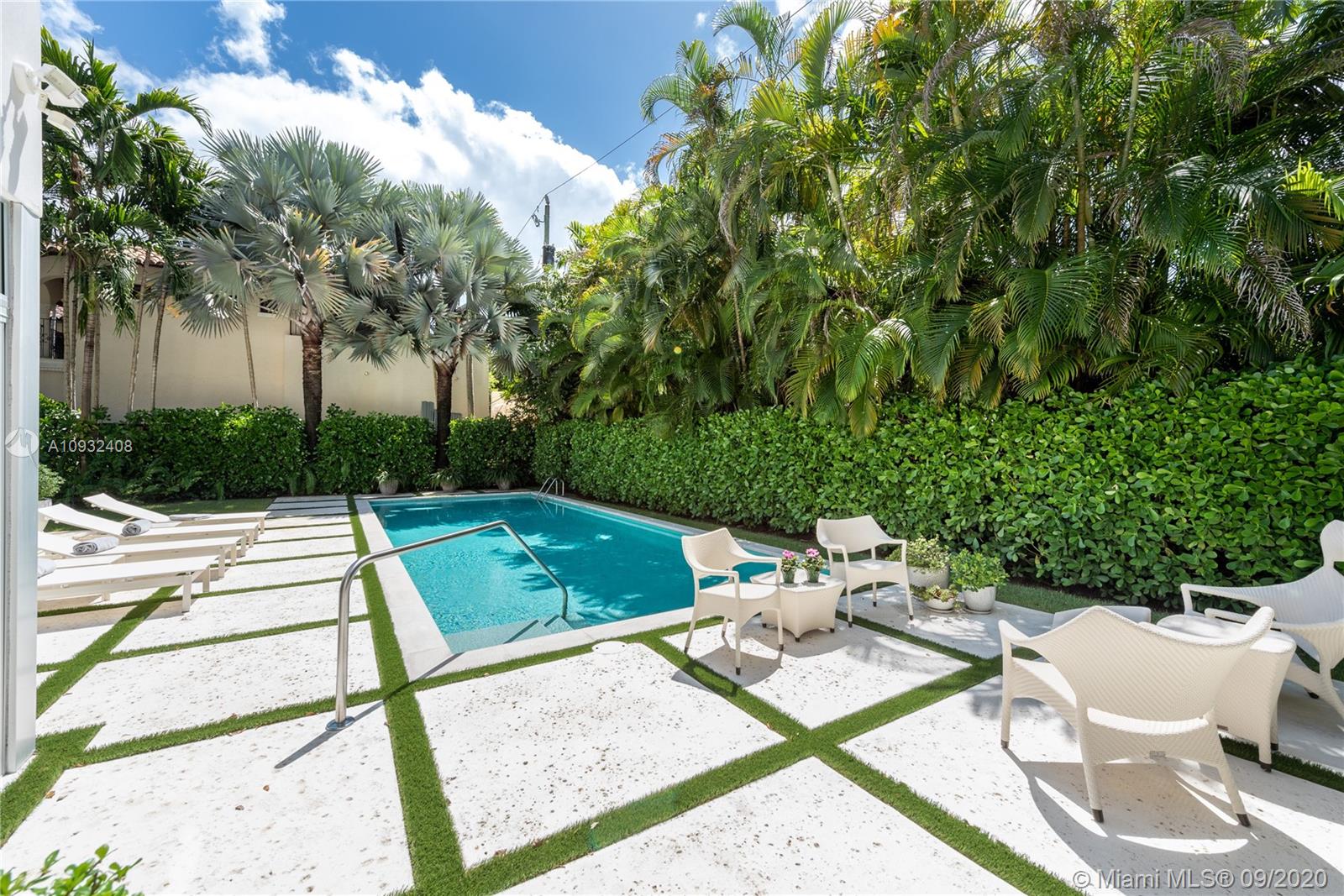 THE MOORINGS - Residential