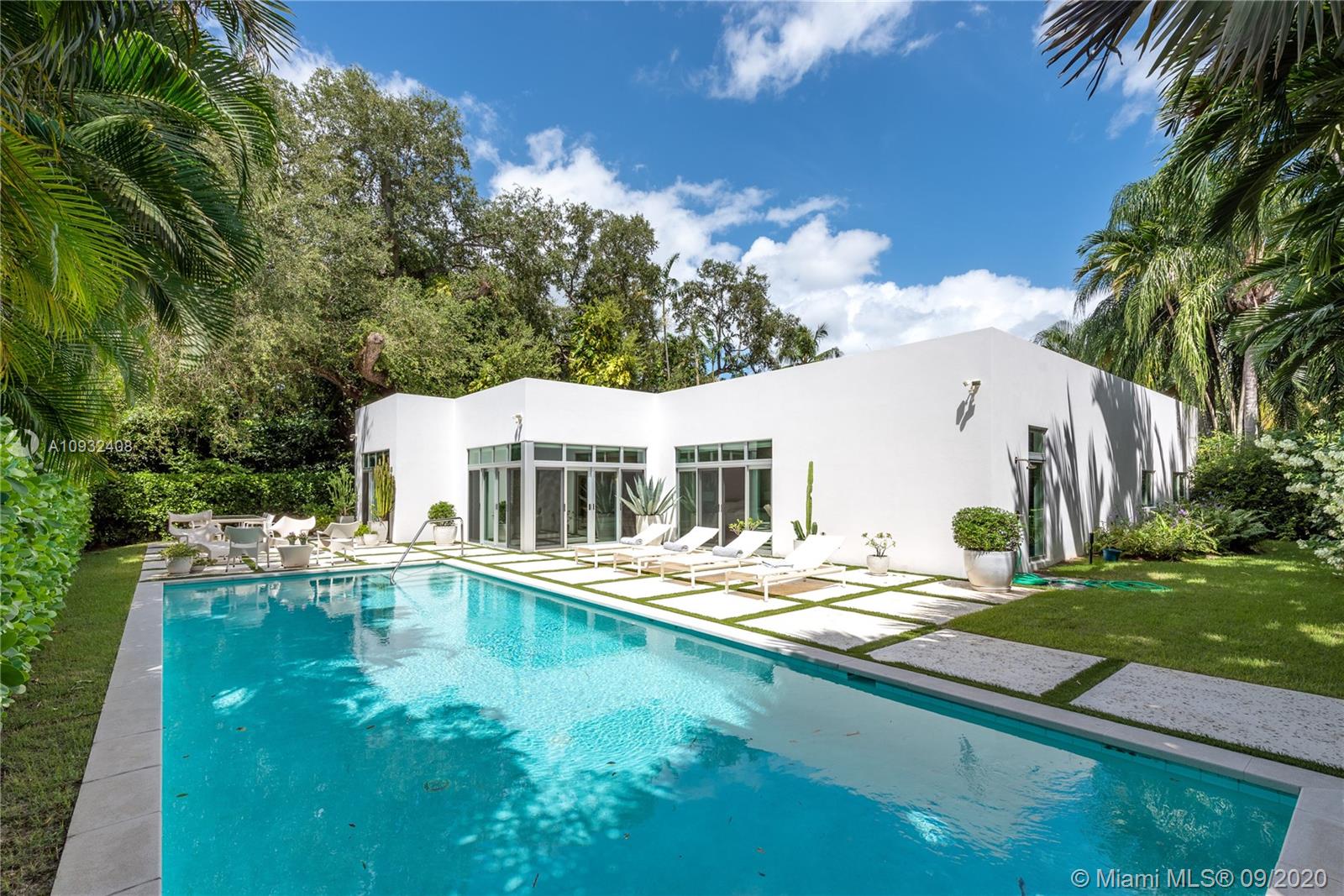THE MOORINGS - Residential