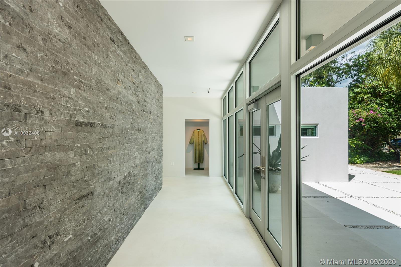 THE MOORINGS - Residential