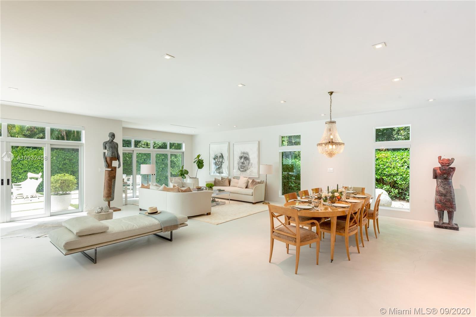 THE MOORINGS - Residential