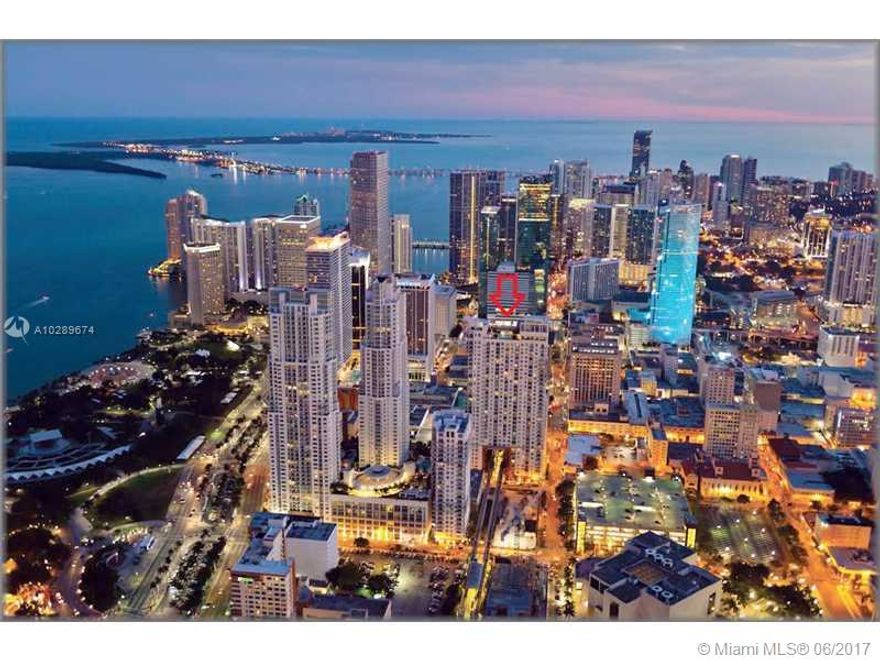LOFT 2 IN DOWNTOWN IS URBAN LIVING AT ITS BEST, SPECTACULAR LOFT STUDIO ON 34 FLOOR JUST STEPS AWAY FROM METRO RAIL, BAY SIDE MARKET PLACE, AA ARENA AND MIAMI DADE COLLEGE LOFT, 2 BOATS ROOFTOP RETREAT (HEATED POOL/SAUNA) AMENITIES ALSO INCLUDE WI-FI IN PUBLIC AREAS 24 HRS. SECURITY AND PARKING. **UNIT IS NOW VACANT AND READY TO MOVE IN**