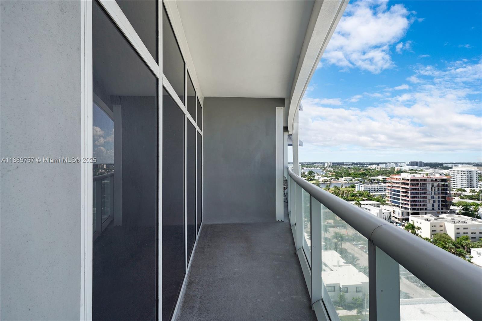 FORT LAUDERDALE RESIDENCE - Residential