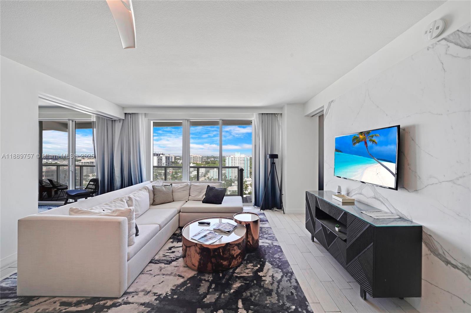 FORT LAUDERDALE RESIDENCE - Residential