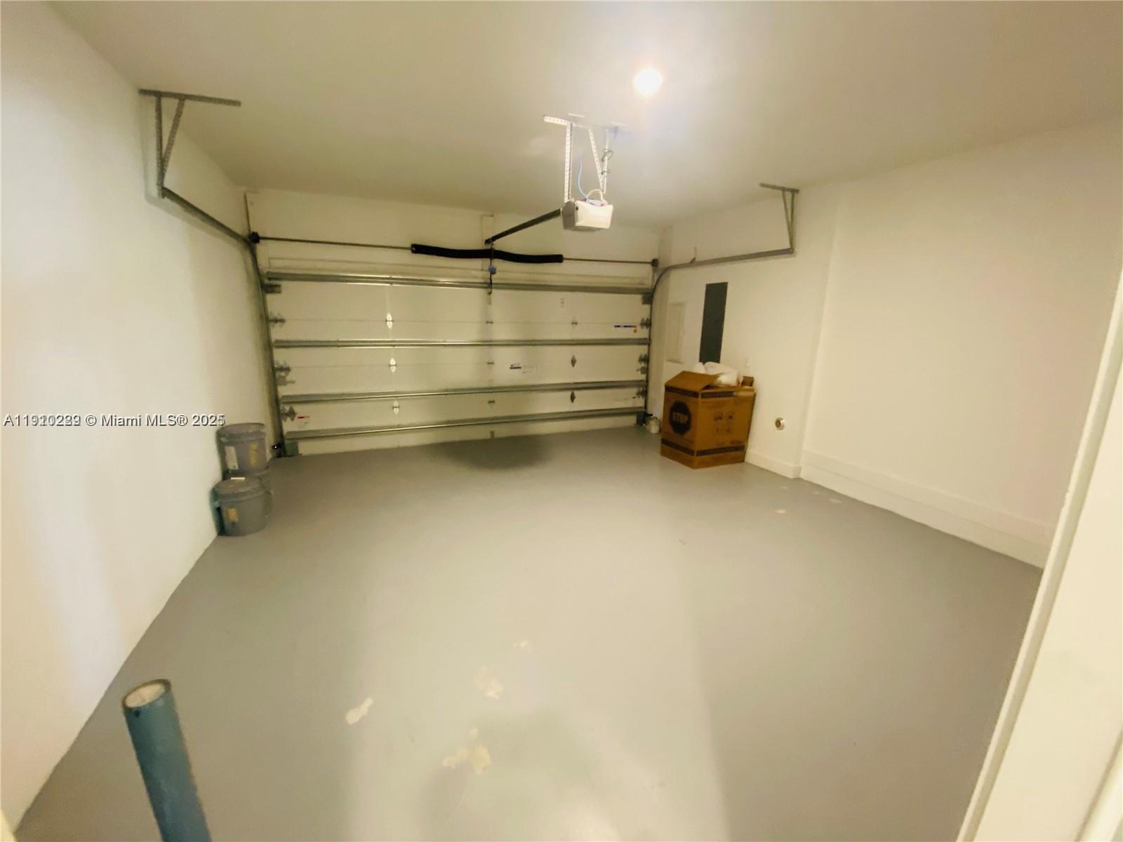 CANAL GROVES - Residential Lease